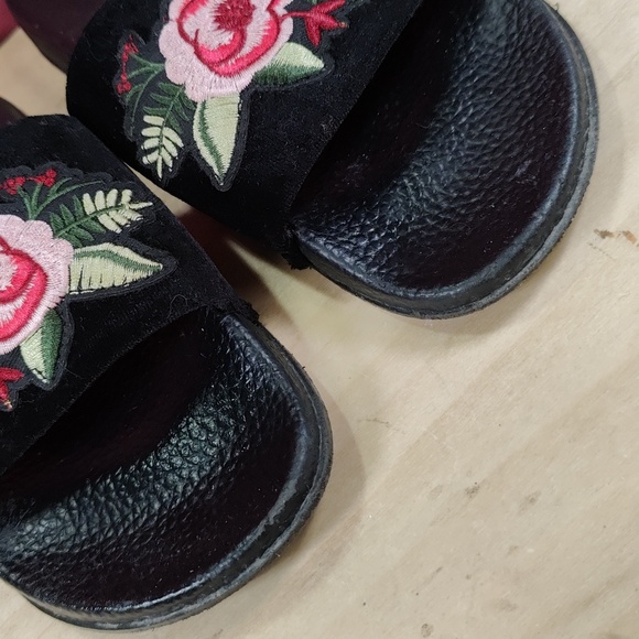 Henry Ferrera velvet slides - Picture 3 of 8